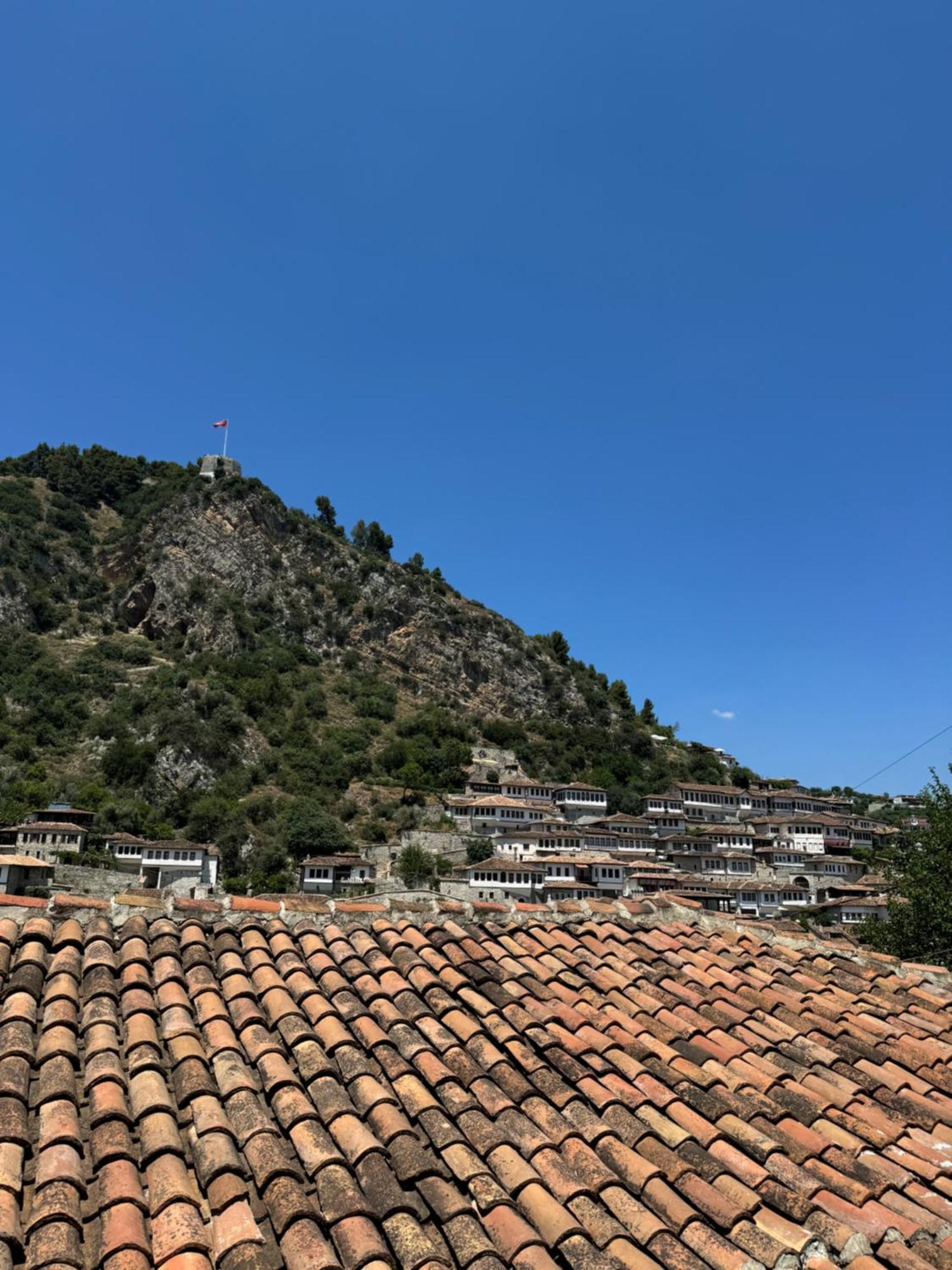 Meroli Guesthouse - Unesco Quarter 培拉特 外观 照片