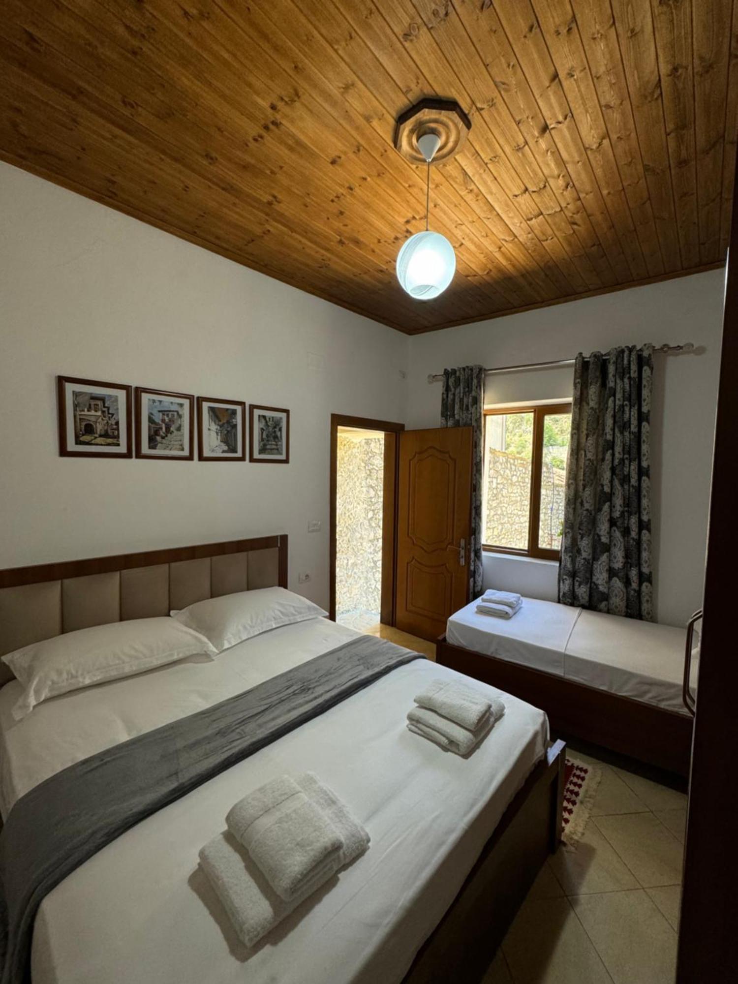 Meroli Guesthouse - Unesco Quarter 培拉特 外观 照片
