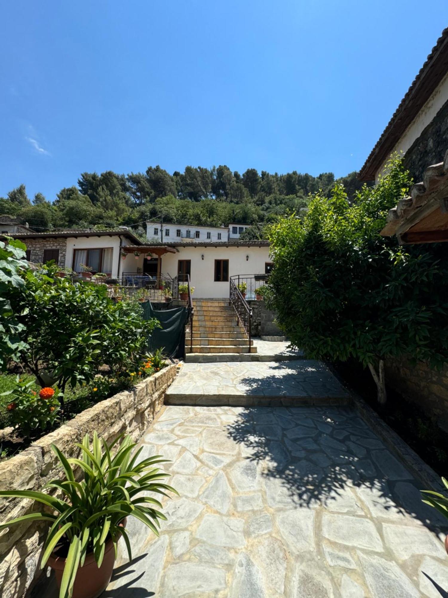 Meroli Guesthouse - Unesco Quarter 培拉特 外观 照片